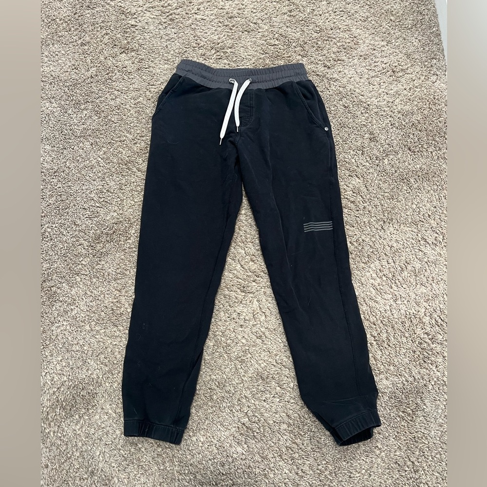 Vuori balboa black jogger sweat pants, loose fit men’s size small